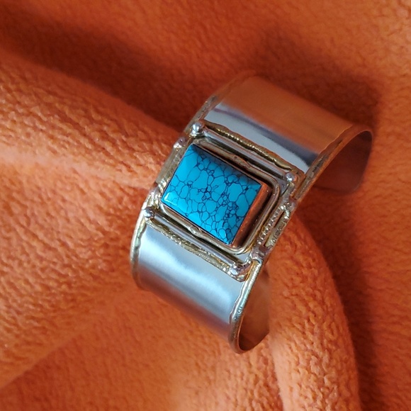 Gold and silver colored Bangle with Torquioise  Stone. - Picture 1 of 2